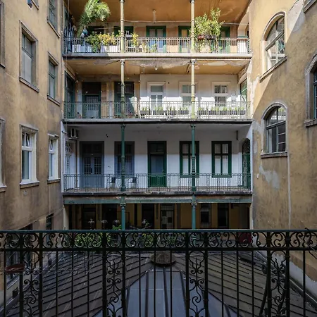 Kiskuza 6 * Budapeste